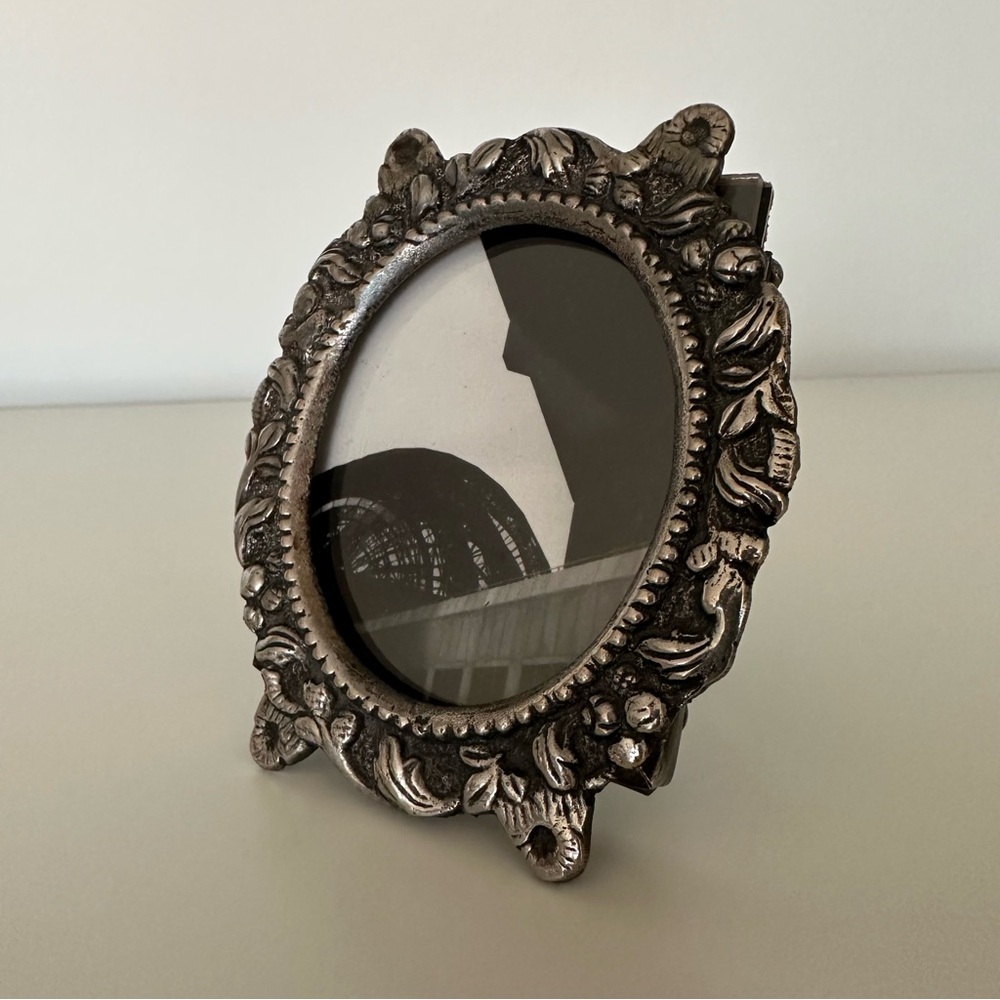 Vintage Anthropologie Pewter Cast Metal Baroque Style Oval Tabletop Frame 3.5"h - Picture 4 of 6